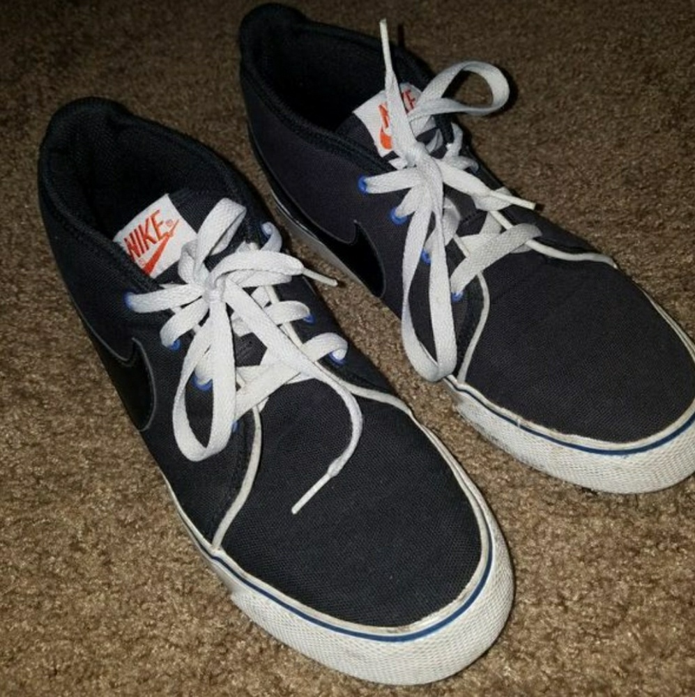 Mid Top Nikes